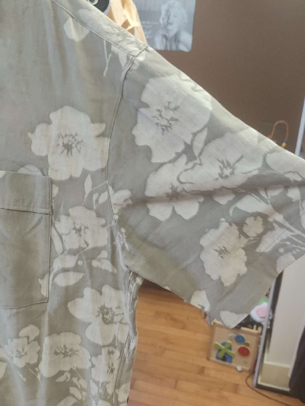 ZARA Olive Green Floral Short-Sleeve Button-Up Shirt - Picture 5 of 6